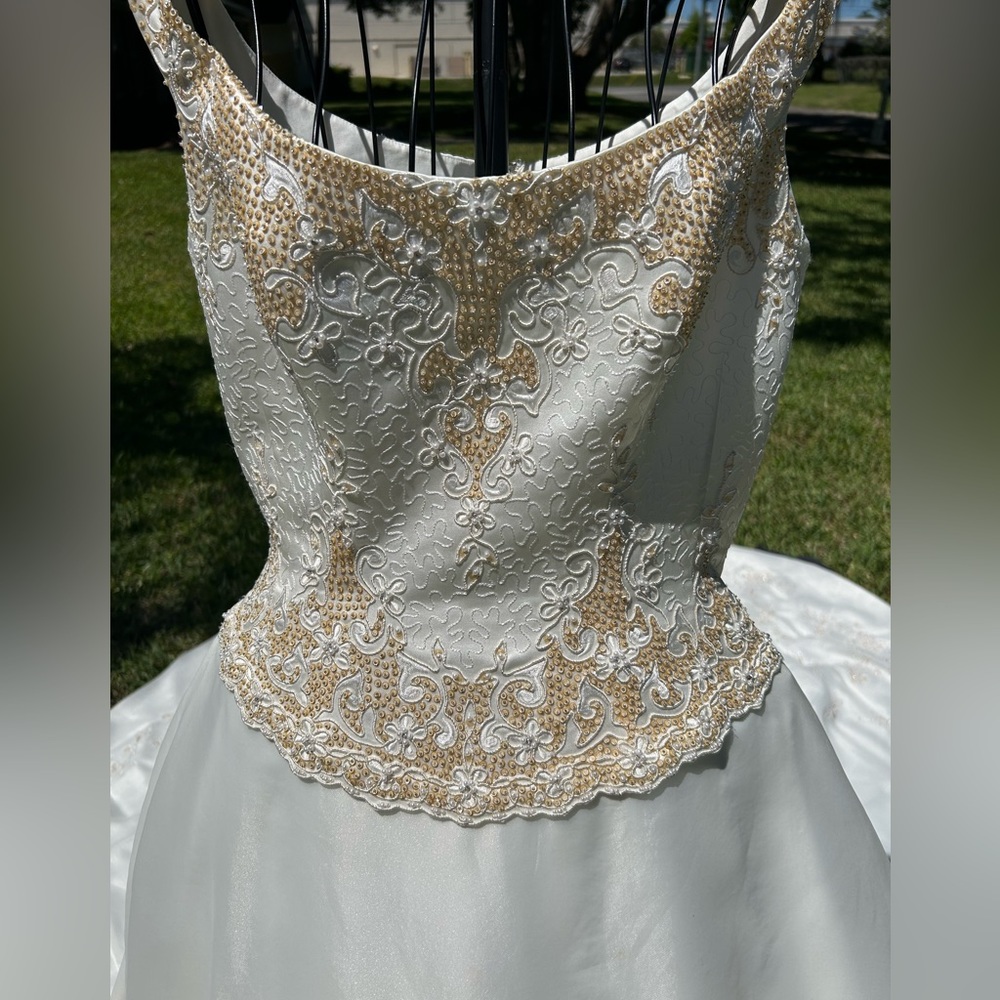 Wedding gown, preloved - Picture 13 of 15